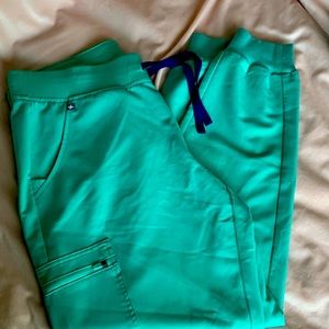 Figs Zamora jogger size large in surgical green